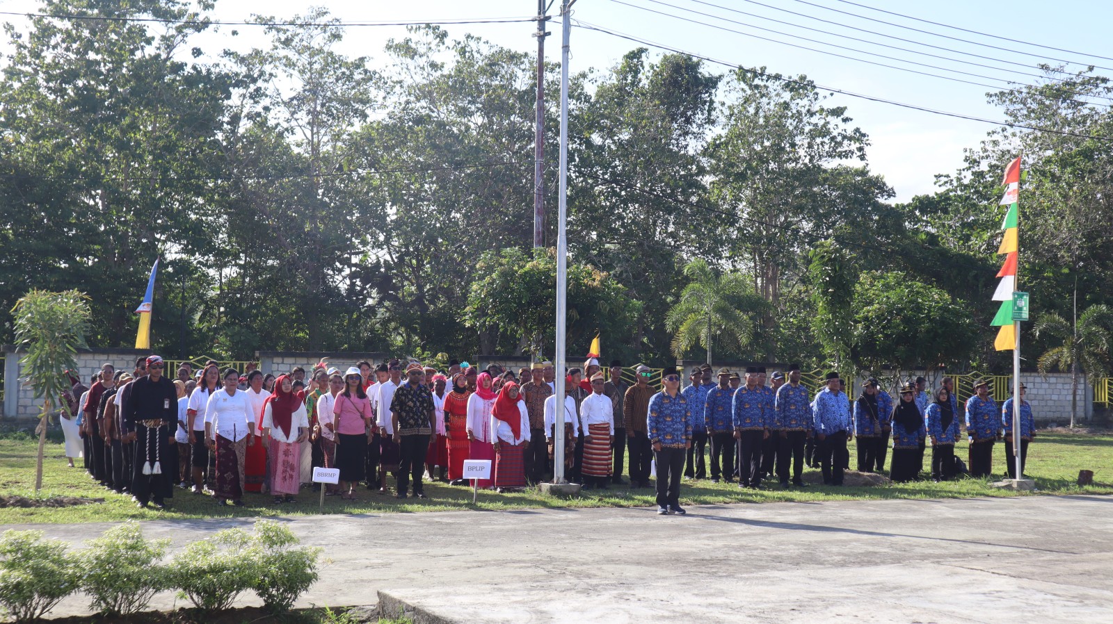 Semarak HUT ke-81 RI, UPT Kementan Papua Raya Gelar Upacara Bersama dan Serahkan Penghargaan Pegawai