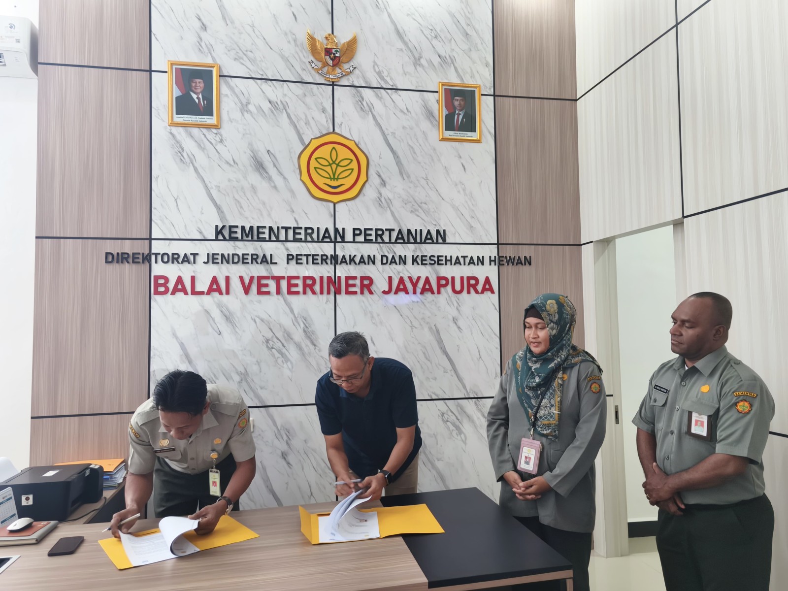 Sinergi Layanan Publik: Balai Veteriner Jayapura dan PT Pos Indonesia Perkuat Kerjasama Distibusi Logistik Kesehatan Hewan di Pulau Papua.